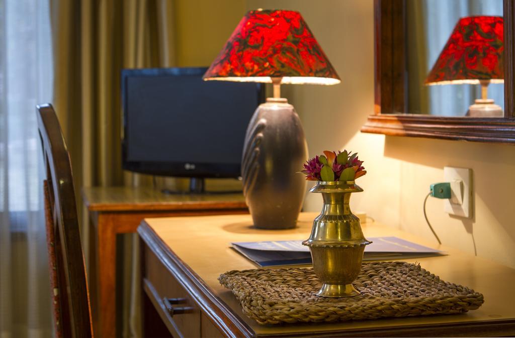 Hotel Ambassador By Ace Hotels Katmandu Kültér fotó